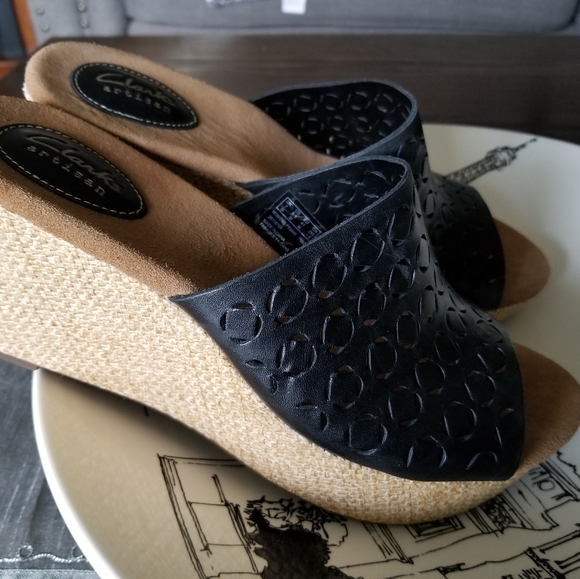 Brand new Clarks super comfy - Picture 2 of 4